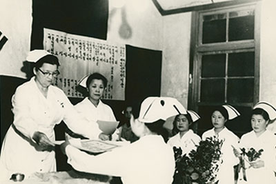 1953년 2월 거제도 전시학교 졸업식